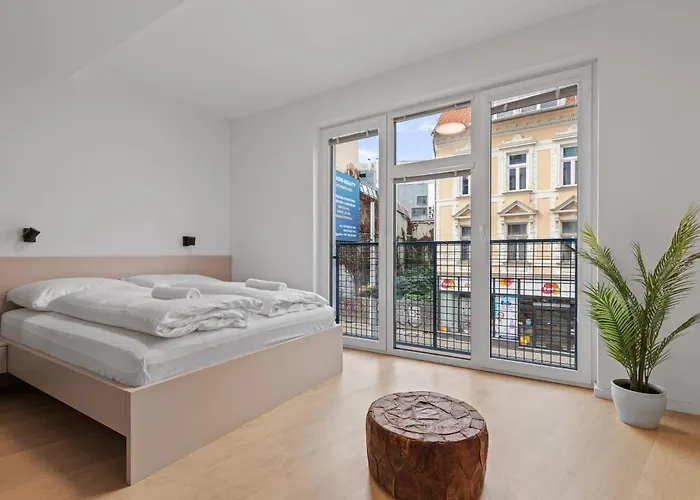 Lam Schon - Ac * Bratislava